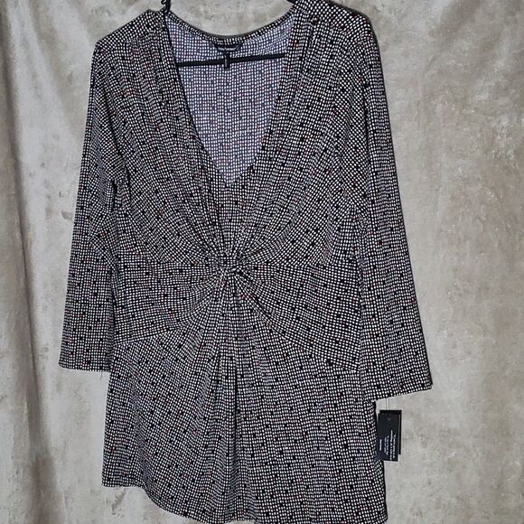 Daisy Fuentes Tops - 💥Brand New!💥 Daisy Fuentes 3/4 Length-Sleeve V-Neck Top - SIZE LG